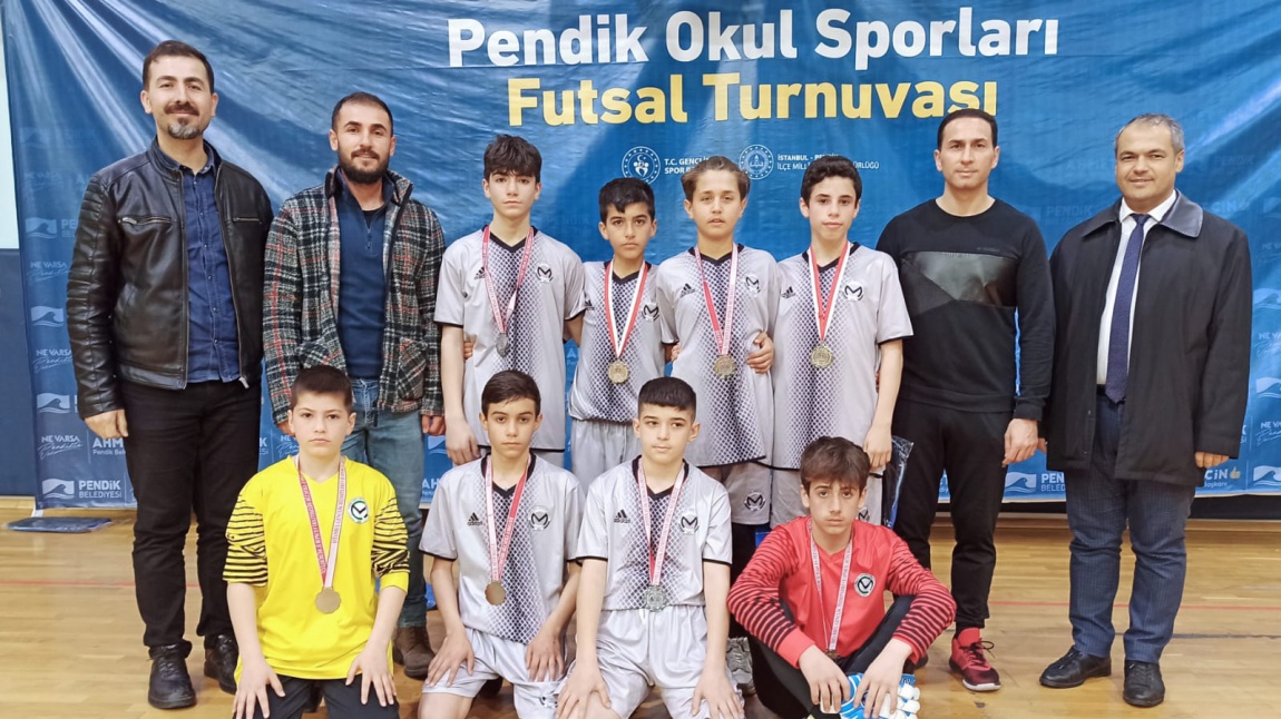 Okulumuz Futsal Takımı okullar arası turnuvada Pendik 2.'si olmuştur.